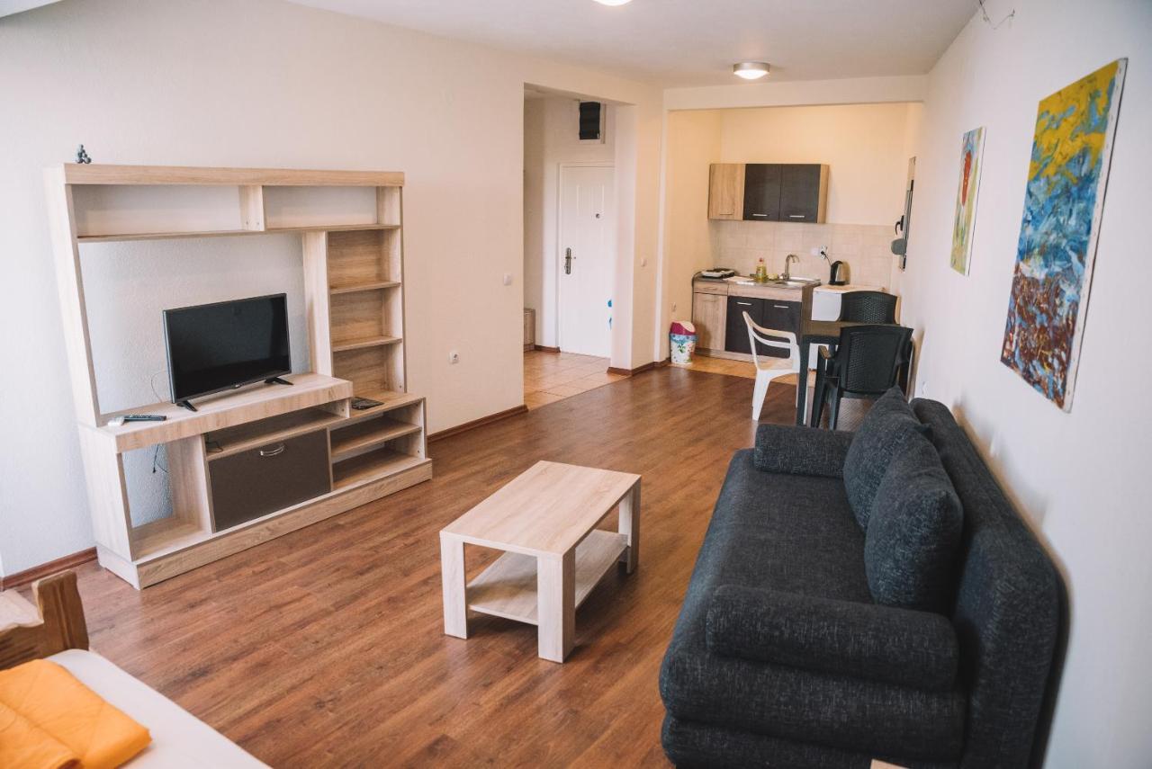 Art I Apartments Улцин Екстериор снимка