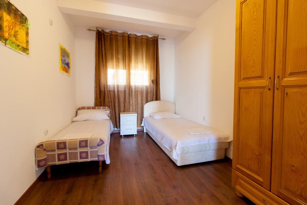 Art I Apartments Улцин Екстериор снимка
