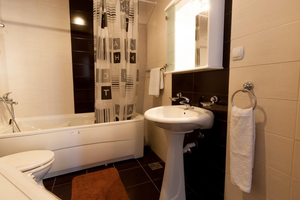 Art I Apartments Улцин Екстериор снимка