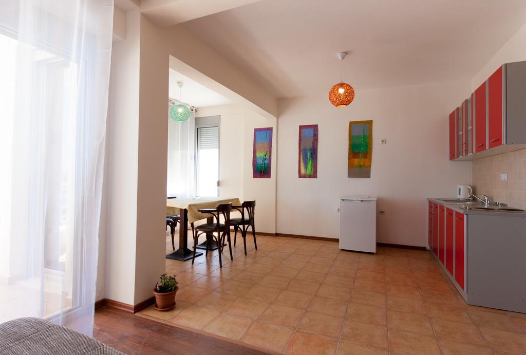 Art I Apartments Улцин Екстериор снимка