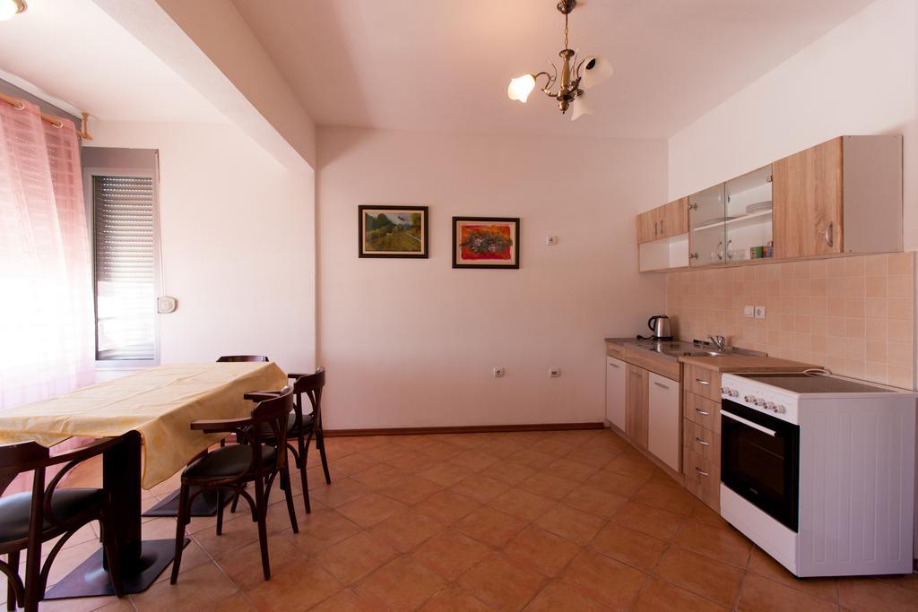 Art I Apartments Улцин Екстериор снимка