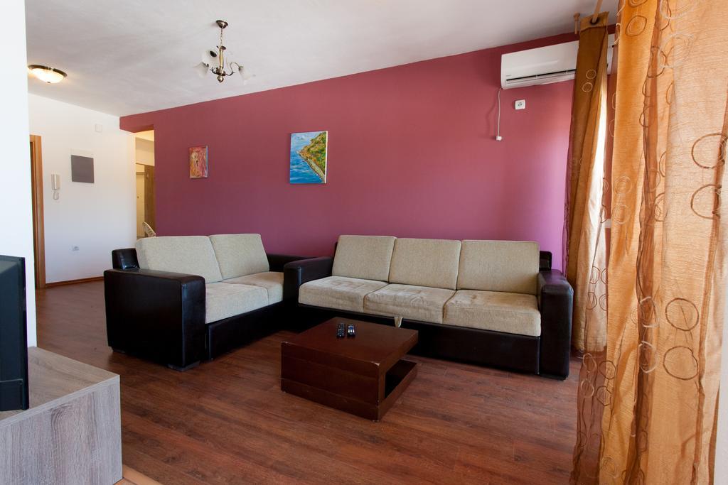 Art I Apartments Улцин Екстериор снимка