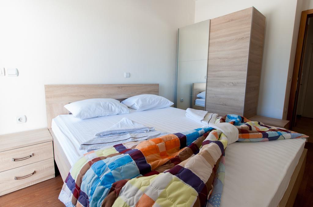 Art I Apartments Улцин Екстериор снимка