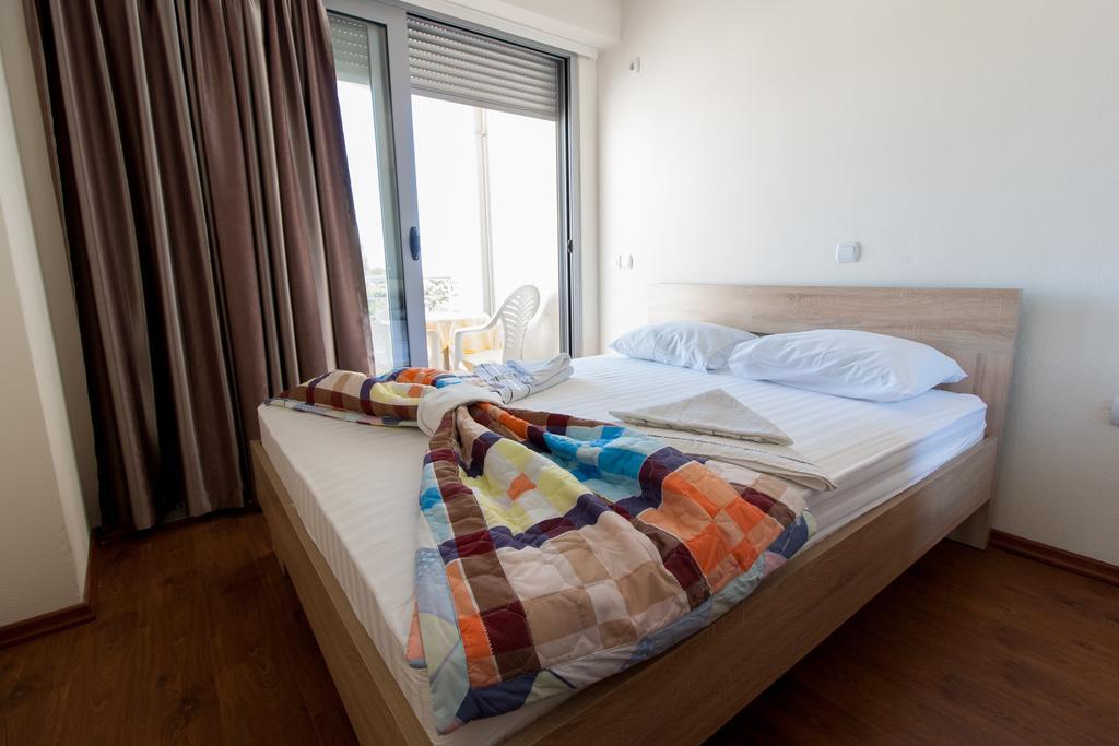 Art I Apartments Улцин Екстериор снимка