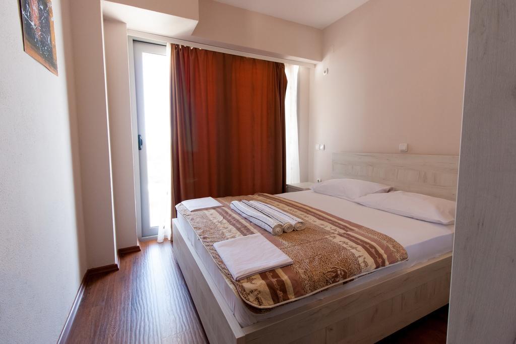 Art I Apartments Улцин Екстериор снимка